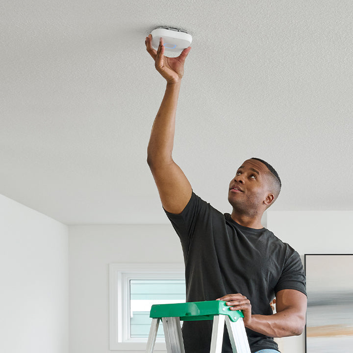 Choosing Between Smart Wired vs Battery Smoke Detector | First Alert