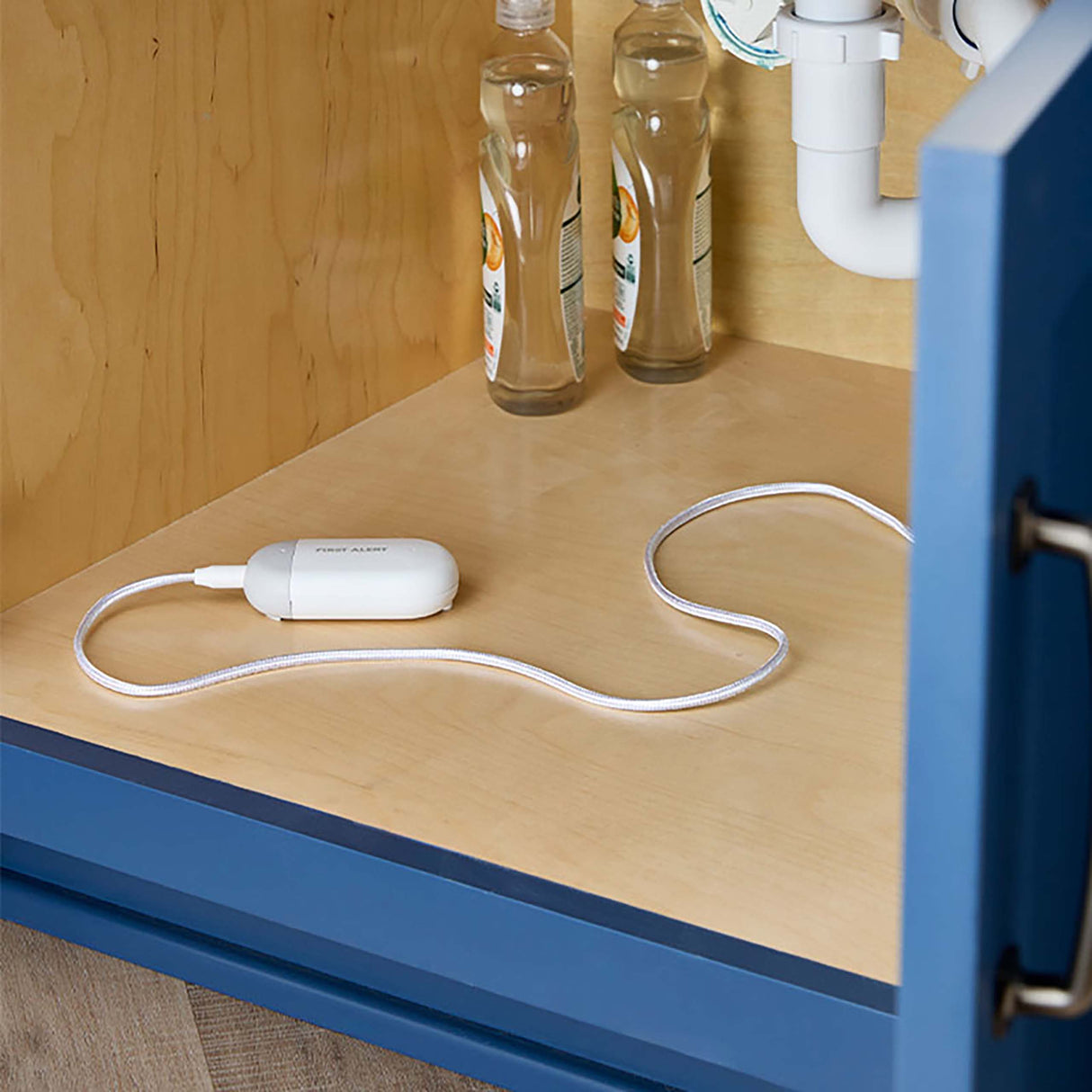 Water Leak detector with cable under sink for usage